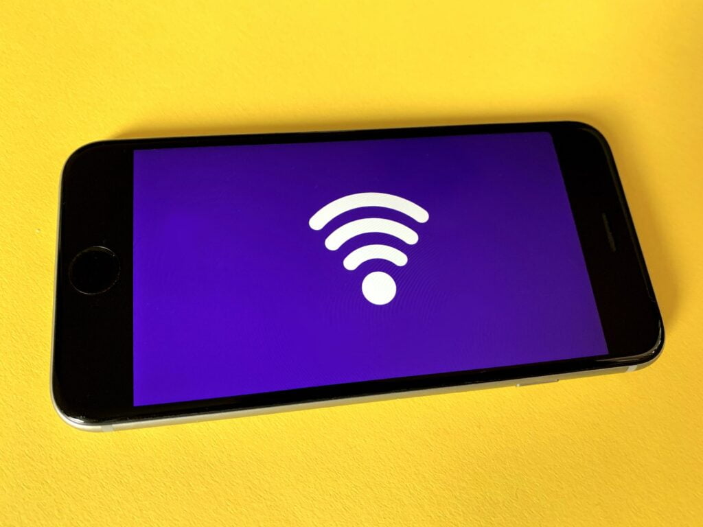 why is my phone won't connect to wifi